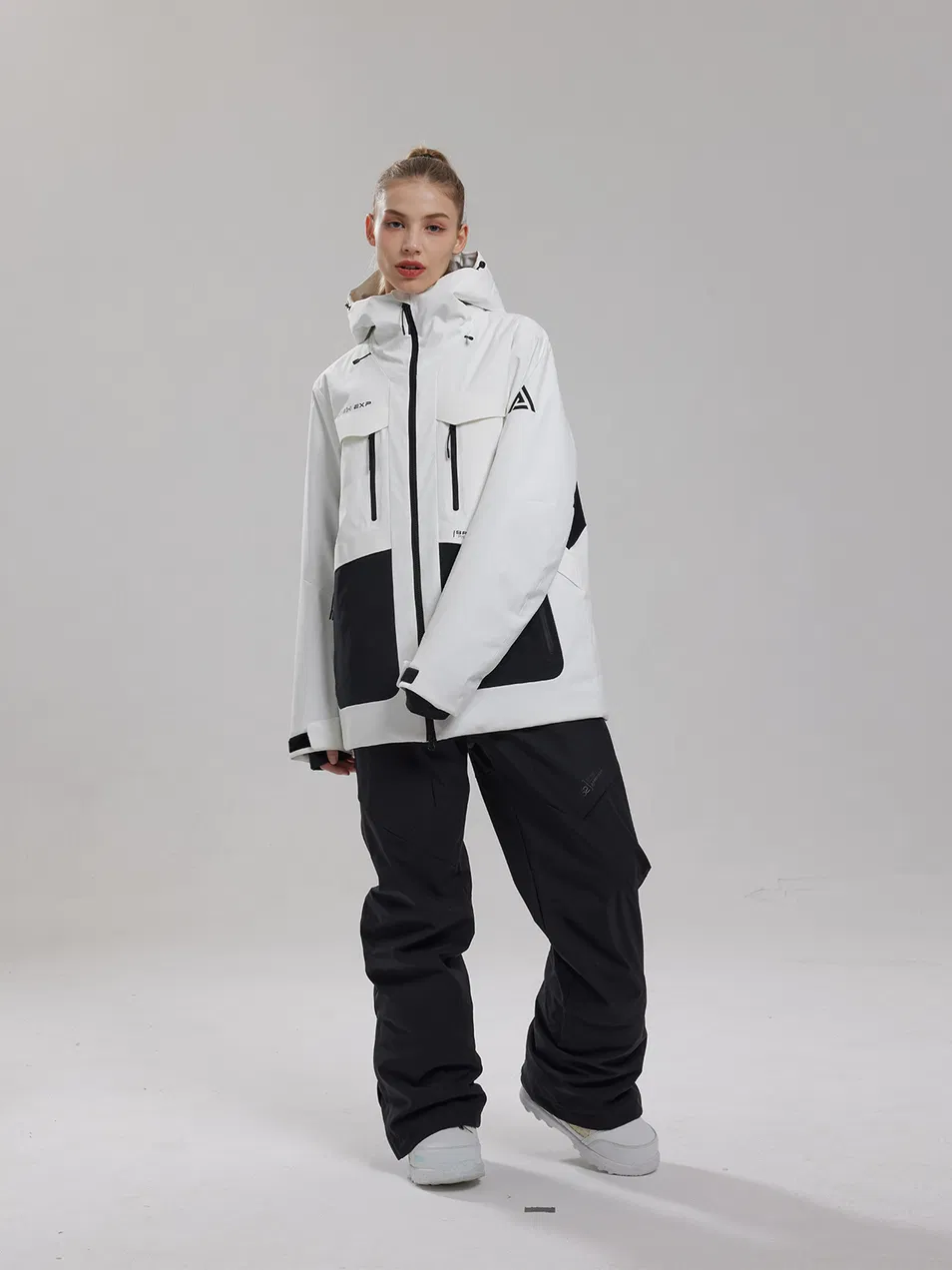 Custom Logo Men Ski Wear for Snowboarding Resort with Stormproof Shell.