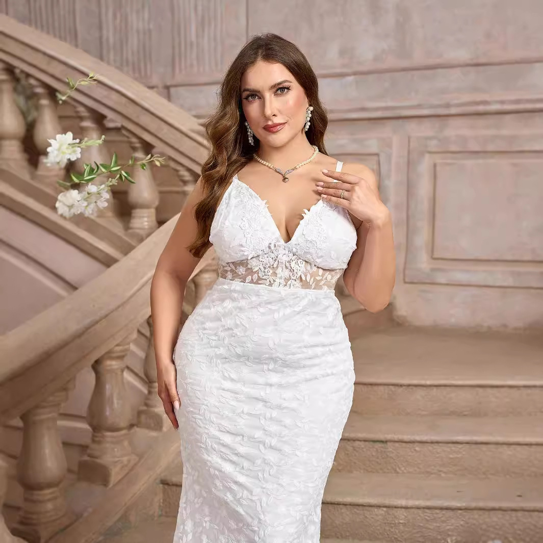 Women's Large-sized Floor-length Outdoor Dress in White with a V-neck and Shoulder Straps It's a Wedding Dress Without Bra