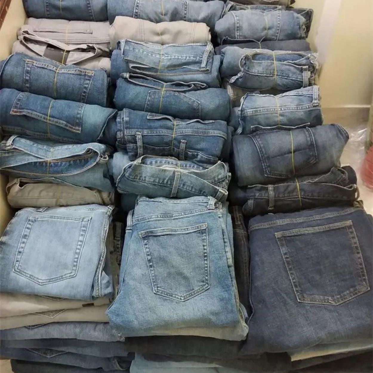 Wholesale Women and Men Denim Jeans Pants High Quality Customized Color Carton Boxes Daily Use Low Price Stock