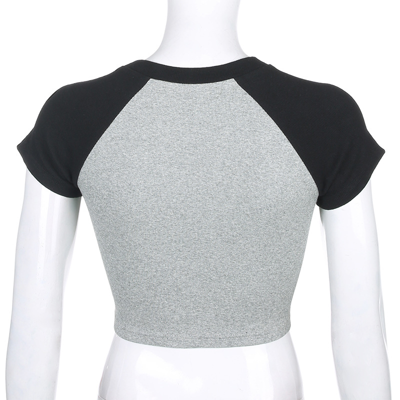 Cropped tshirt model photo 4