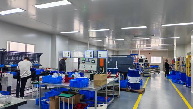 Instalación de amortiguador Dakar Auto en vehículo de pasajeros - solución de suspensión de alto rendimiento
