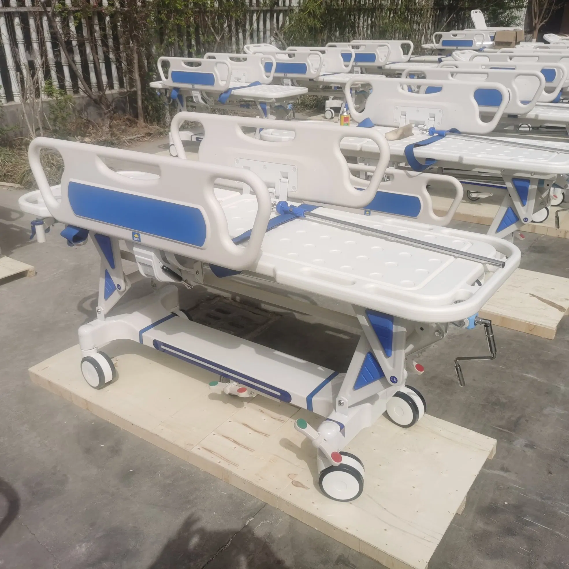 Vehículo de Transferencia Médica para Hospital con Sistema de Frenado de Control Central de Un Pie