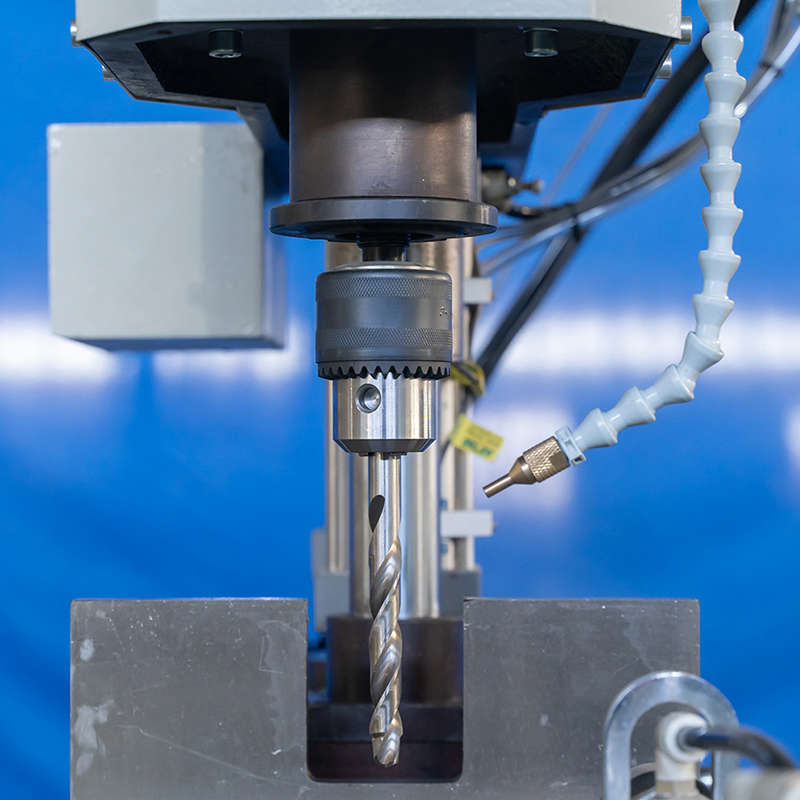Máquina de perforación de combinación de seis cabezales para aluminio - Alimentación con amortiguación de gas-líquido, sistema PLC