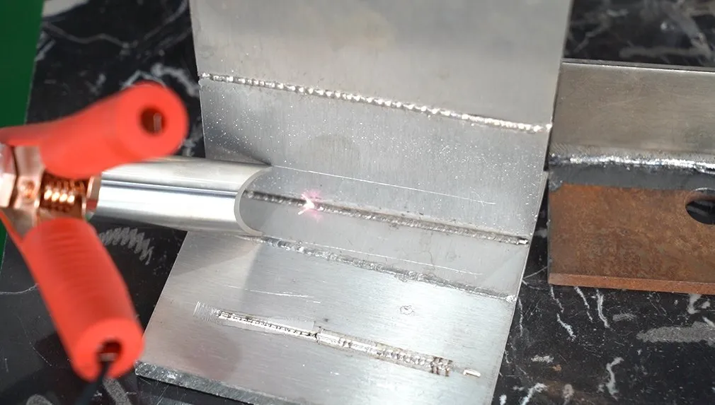 Limpieza láser de cordón de soldadura