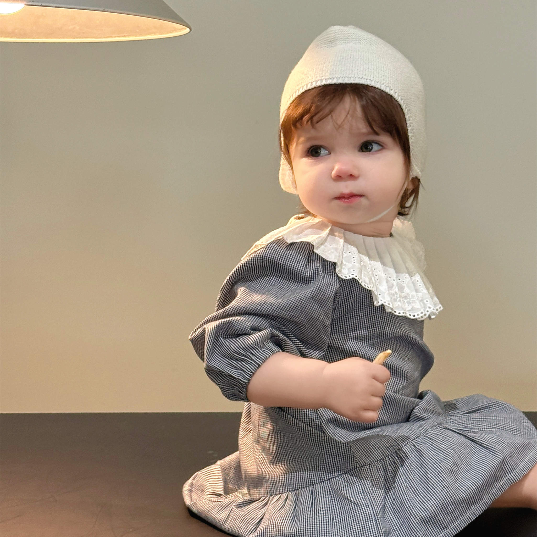 Vintage Plaid Baby Girl Dress With Lace Ruffle Collar Long Sleeve Infant Casual Outfit With Matching Knit BonnetToddler