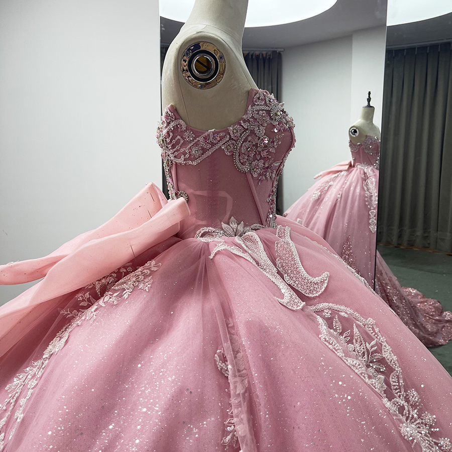 Beautiful Pink Ball Gown Off-Shoulder Beaded Quinceanera Dress for Girls Floor-Length Chapel Train Lace Evening Dress Vintage