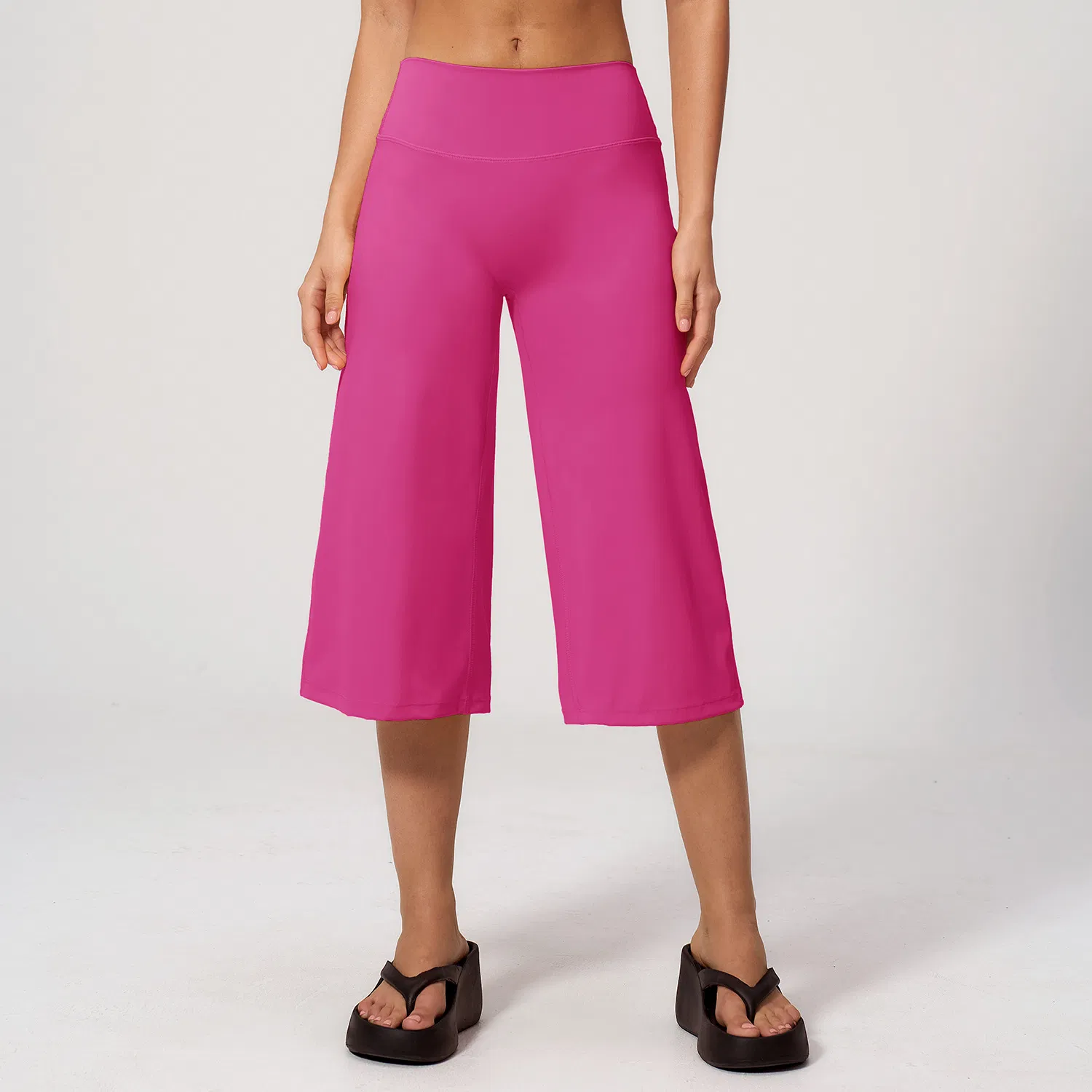Pantalones capri deportivos de mujer personalizados al por mayor con logo, de cintura alta y pierna ancha