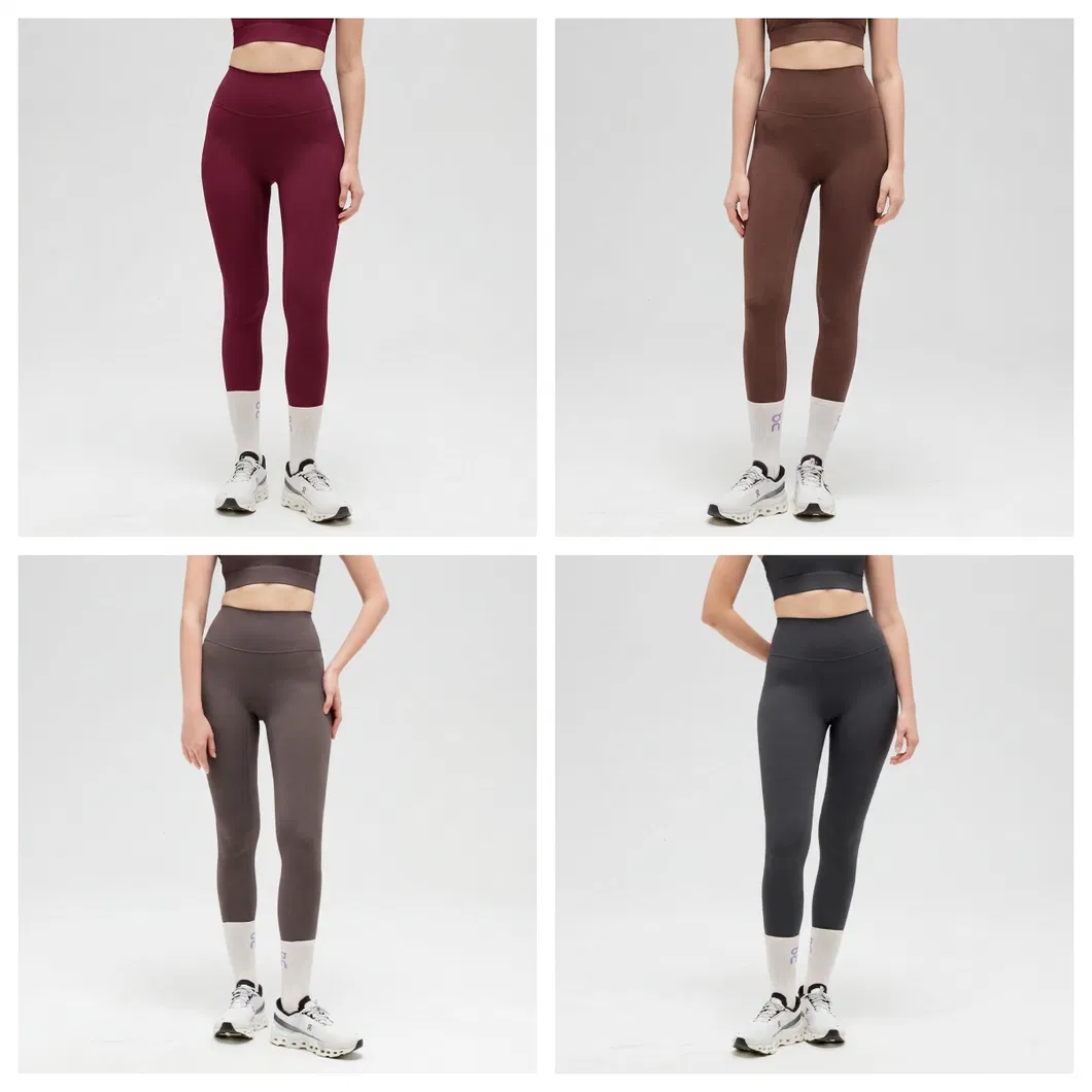 Mallas de yoga de nylon y spandex de sensación nude al por mayor, personalización de color y logo, pantalones de fitness transpirables y anti-fricción