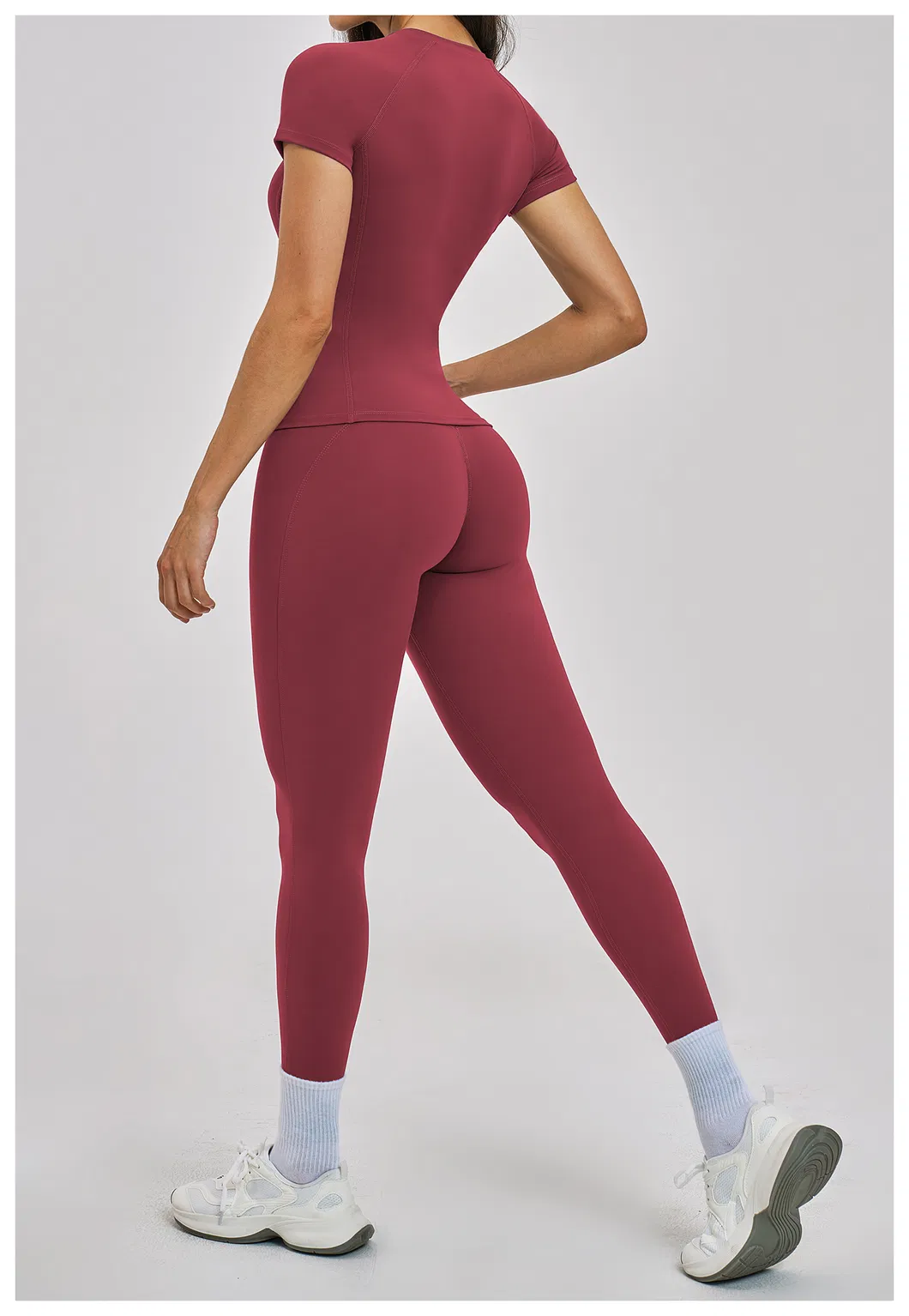 Conjunto de ropa de fitness a la moda que combina ropa de entrenamiento para mujeres, yoga, pilates, correr, tela elástica, diseño que realza el trasero, ropa deportiva asequible