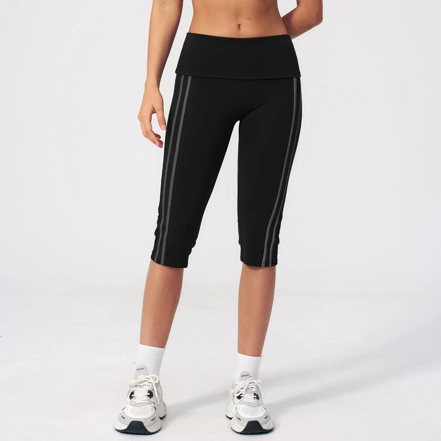 Pantalones capri de yoga para mujer con cinturilla doblada, compresión, secado rápido y franjas laterales en contraste, siete octavos