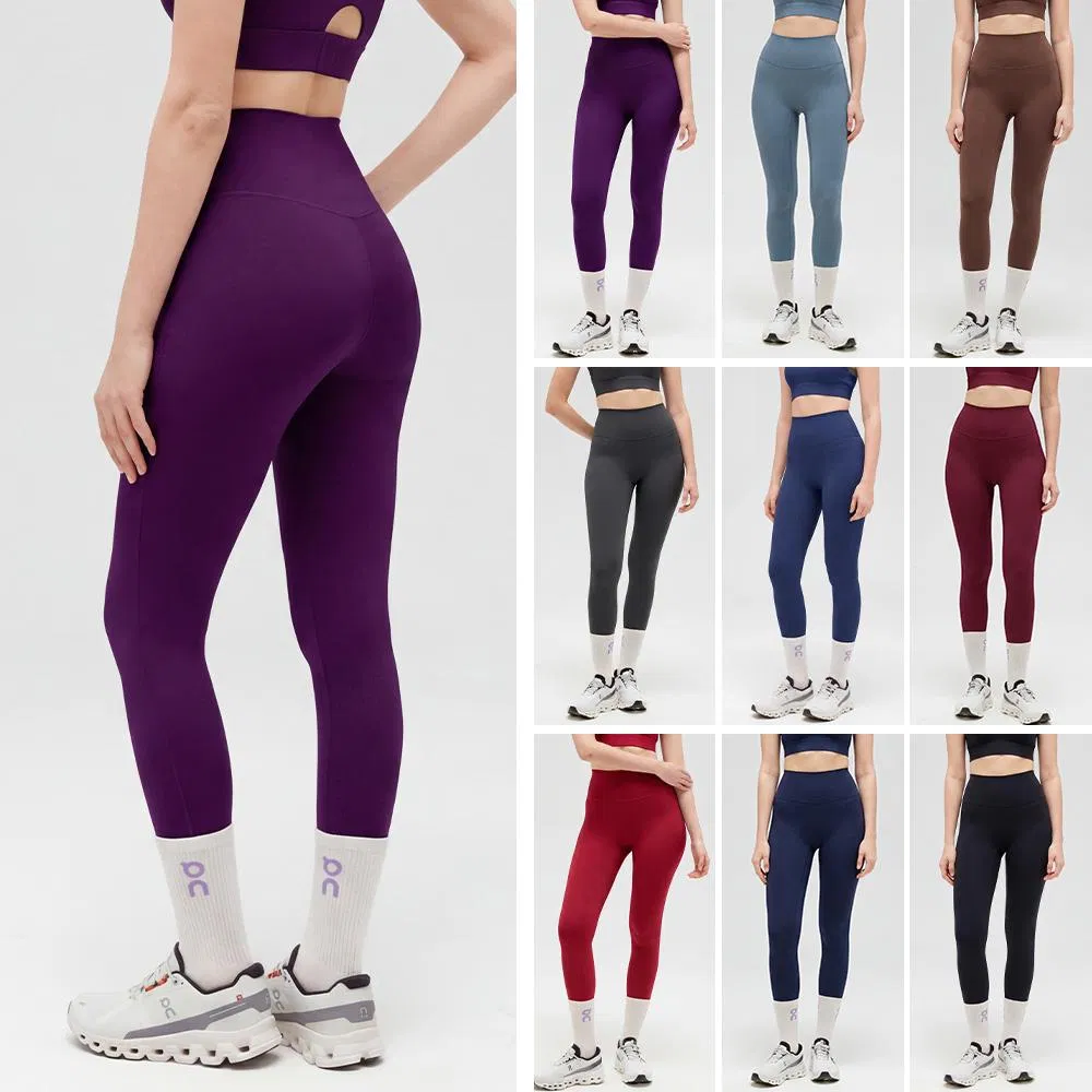 Mallas de yoga de nylon y spandex de sensación nude al por mayor, personalización de color y logo, pantalones de fitness transpirables y anti-fricción