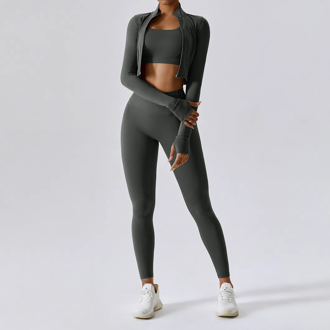 Conjunto de ropa de yoga para mujer: chaqueta corta, sujetador deportivo y leggings para el gimnasio
