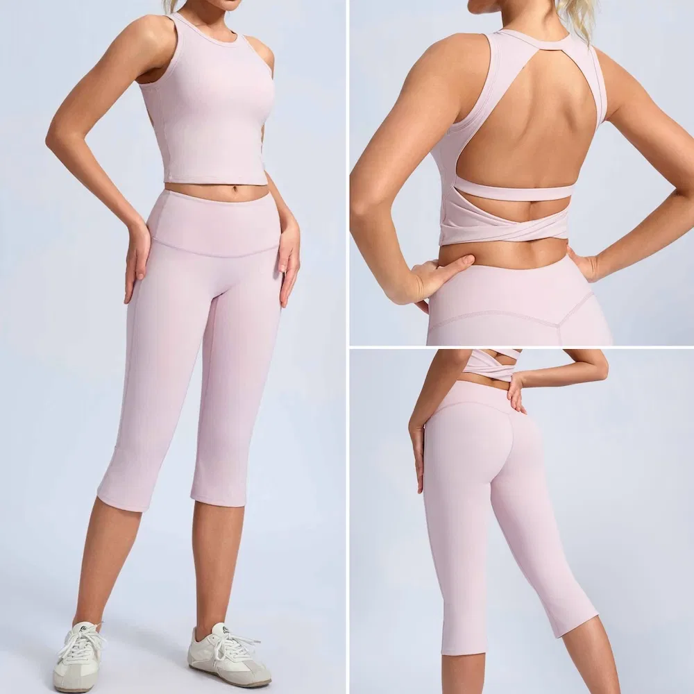 Ropa de fitness atractiva sin espalda de marca privada para mujeres, top de tanque acolchado con espalda abierta + leggings capri levantadores de glúteos 2 conjunto de entrenamiento en el gimnasio