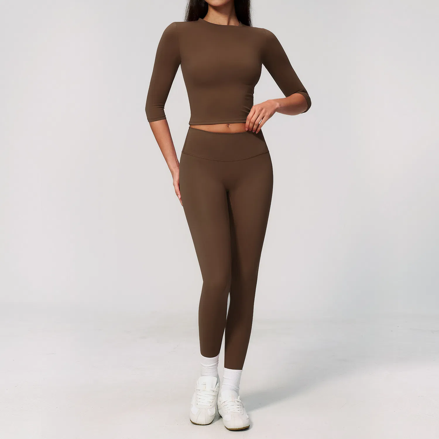 Camiseta de entrenamiento de ajuste ceñido 3/4 con leggings de yoga de cintura alta