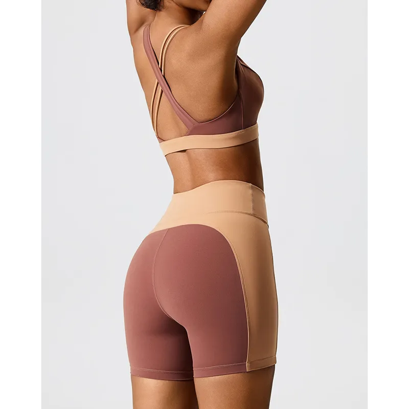 Ropa deportiva y pantalones cortos