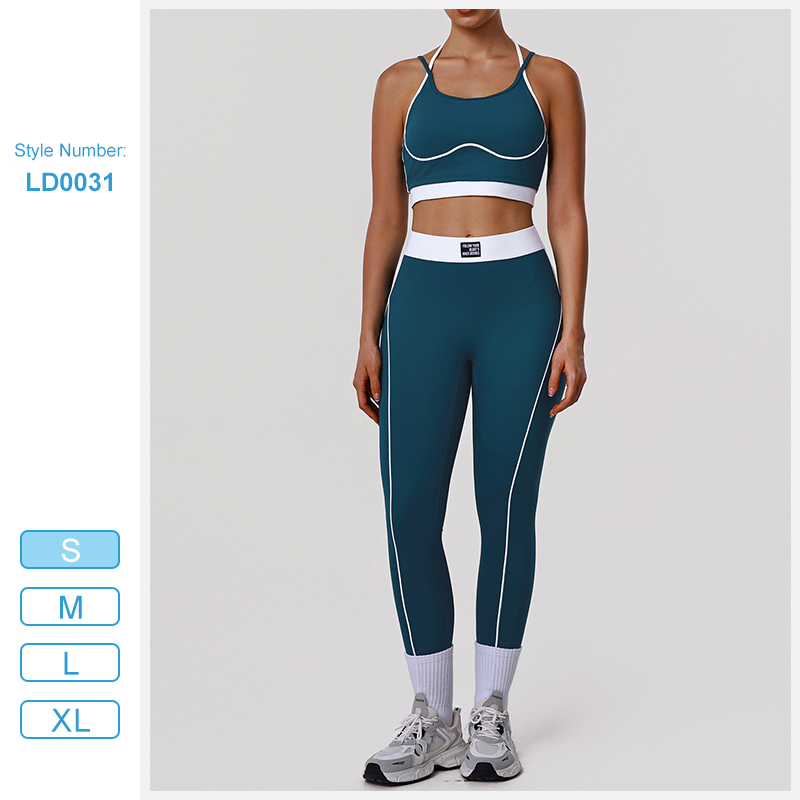 Conjunto de deporte y fitness personalizado de moda al por mayor, con bloque de color, tirantes delgados, sujetador moldeador y leggings cortos que levantan el trasero