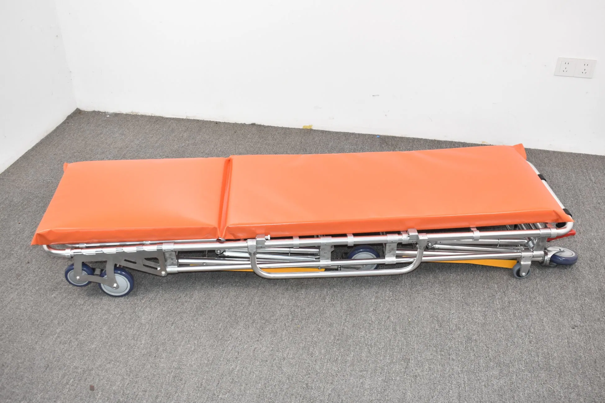 High-Quality Emergency Ambulance Stretcher Trolley with Adjustable Height, Folding Design, Lightweight Aluminum Frame, and Durable Wheels for Patient Transport