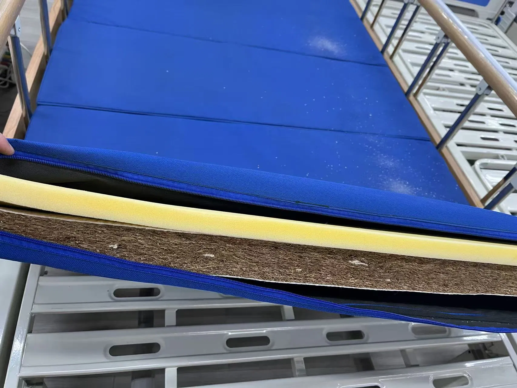 Aluminum ISO Electric Adjustable Delivery Home 1 Crank Bed in China Bme001