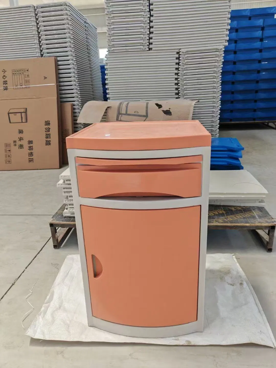 Medical-Grade ABS Bedside Table, The Same Type of Moisture-Proof Multi-Layer Classified Storage Cabinet for Hospitals