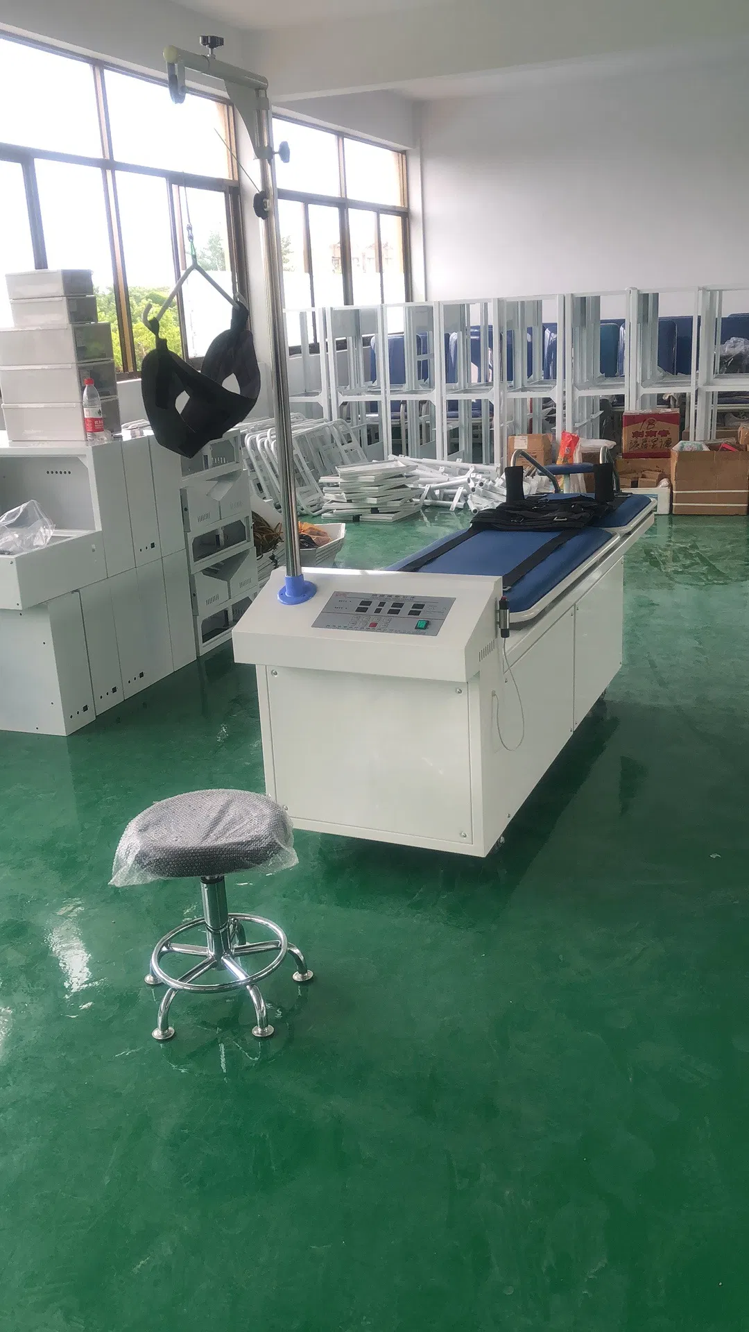 Ltso05 Electric Phhysical Therapy Orthopedic Lumbar Traction Bed for Hospital