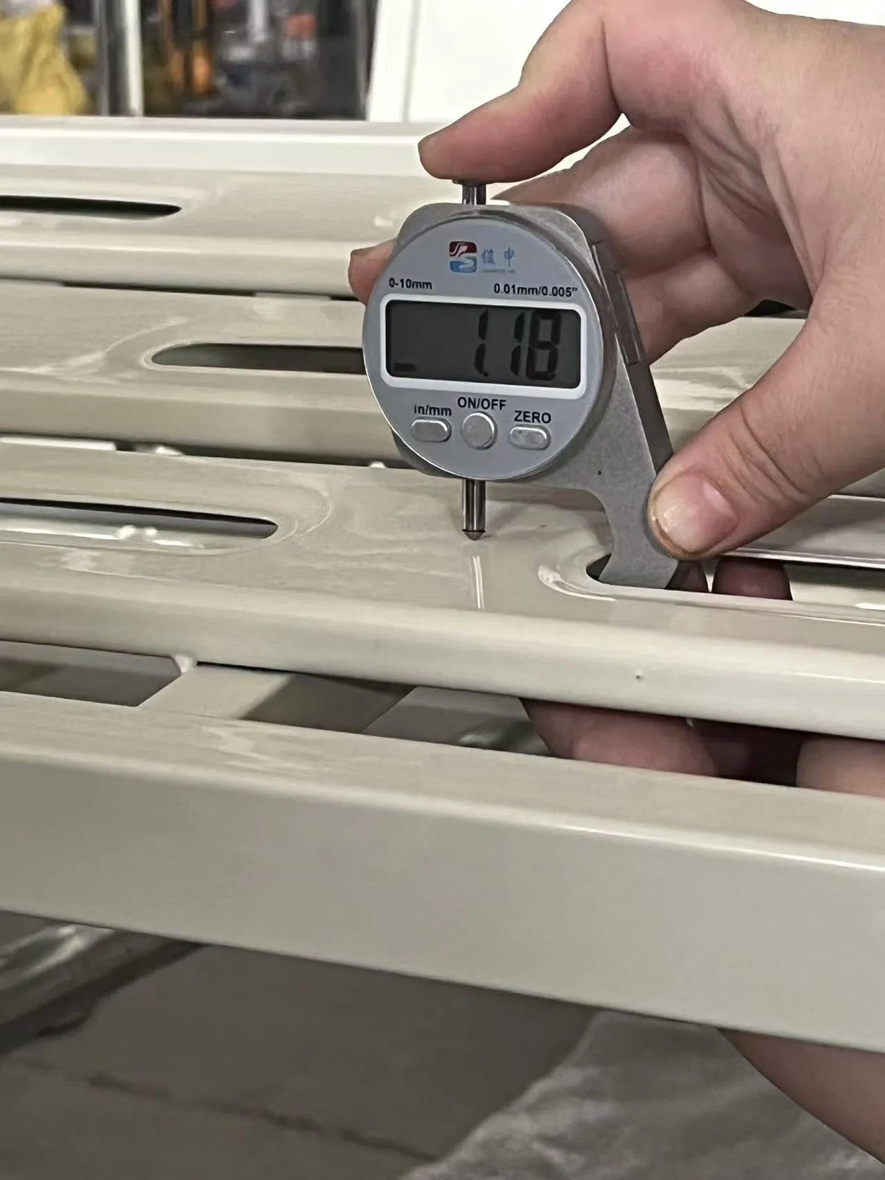 Aluminum ISO Electric Adjustable Delivery Home 1 Crank Bed in China Bme001