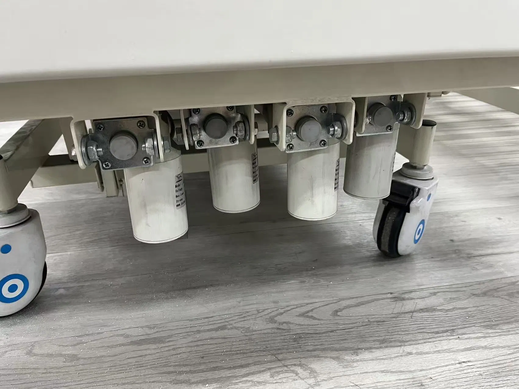 Aluminum ISO Electric Adjustable Delivery Home 1 Crank Bed in China Bme001