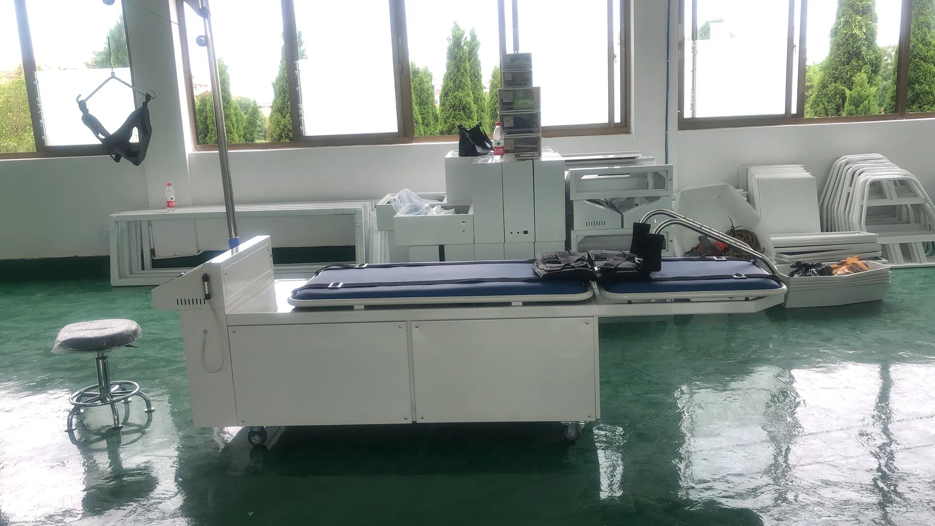 Ltso05 Electric Phhysical Therapy Orthopedic Lumbar Traction Bed for Hospital