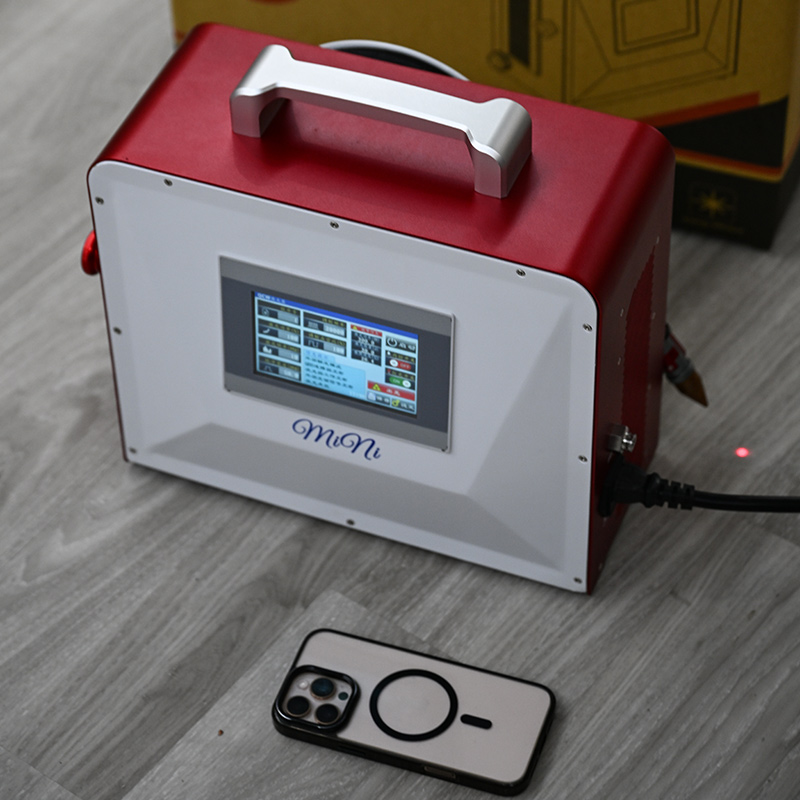 ZFYD 12KG New Portable Fiber Laser Welder 300W/600W 2-in-1 Handheld QCW Welding Cutting Machine Air Cooled 2 Year Warranty for