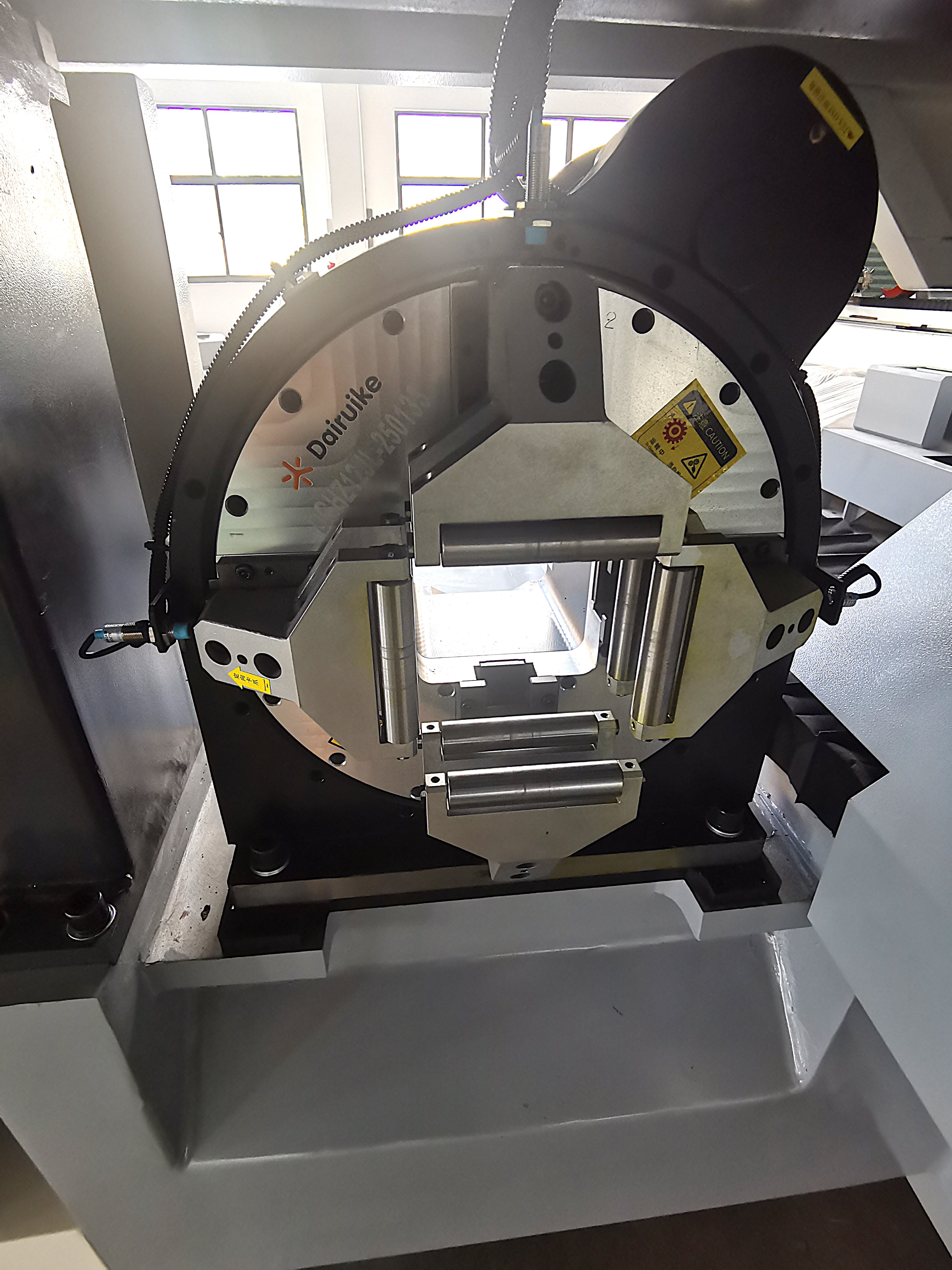 Cnc Laser Cutting Machine Steel Pipe Tube Laser Beam Cutting with Fully Automatic Loading and Unloading