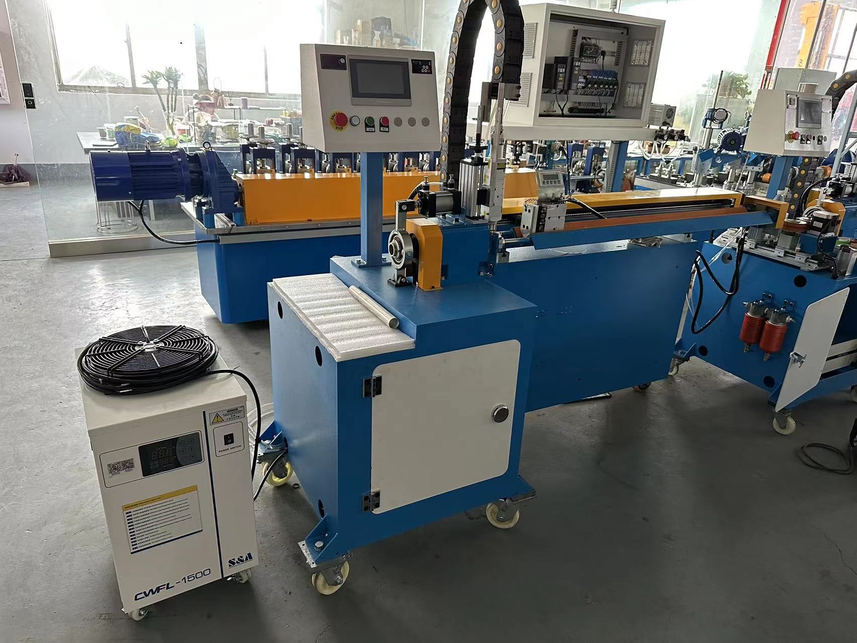 BR-50CNC Portable CNC 2KW Auto-loading Automatic Feeding Stainless Steel Pipe and Tube Laser Cutting Machine