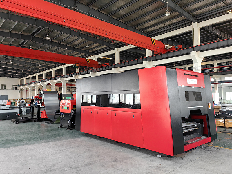 CNC fiber laser cutting machine