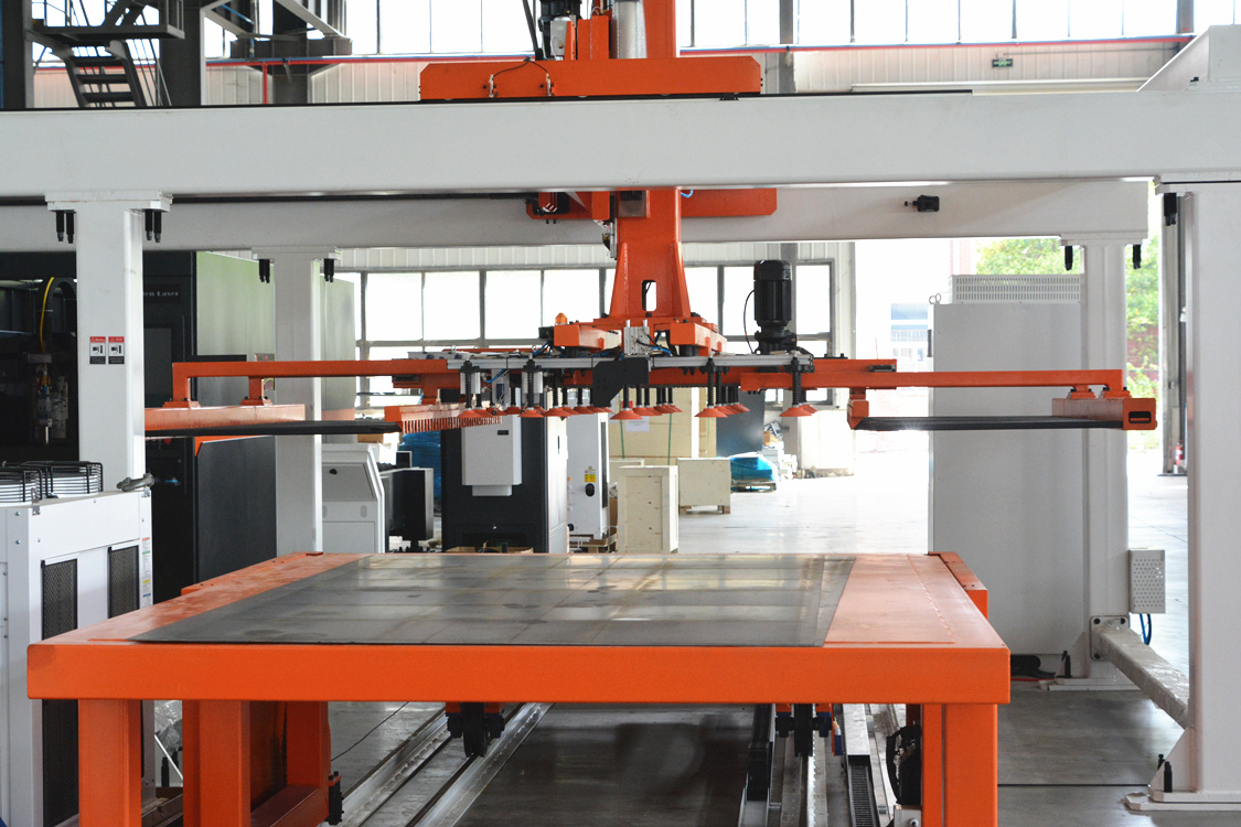Golden Laser Customizable Stainless Iron Carbon Steel Fiber Laser Cutting Machine Automatic Loading Unloading Water CNC 3D