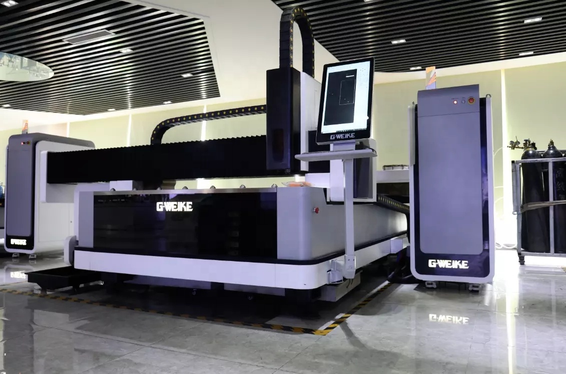 Portable 3kw 4kw Yaskawa AI Fiber Laser Cutting Machine High Speed Stainless Steel Carbon Steel Metal Cutter CNC Equipment