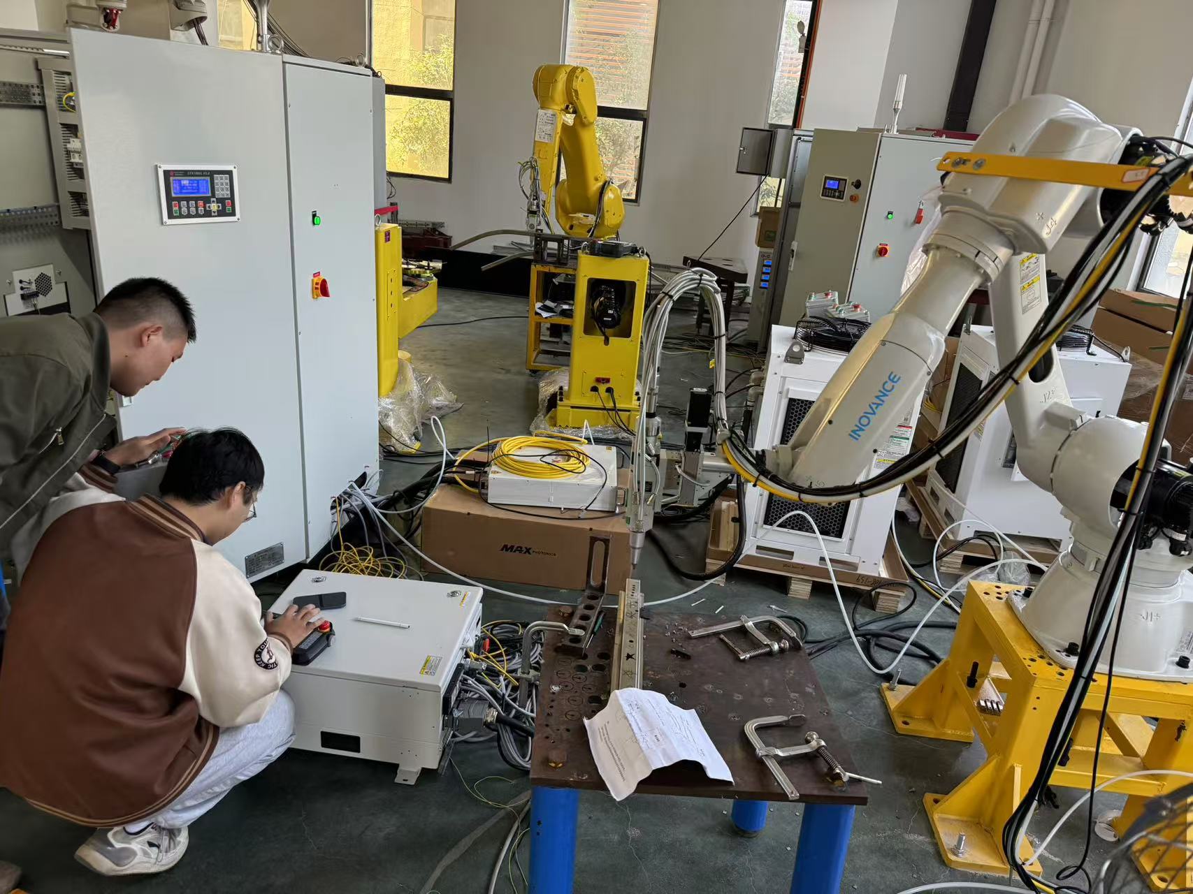 Industrial Automatic 3D Metal Tube Sheet Robot Arm Laser Cutting Machines 6 Axis Cobot Fiber Laser Cutter