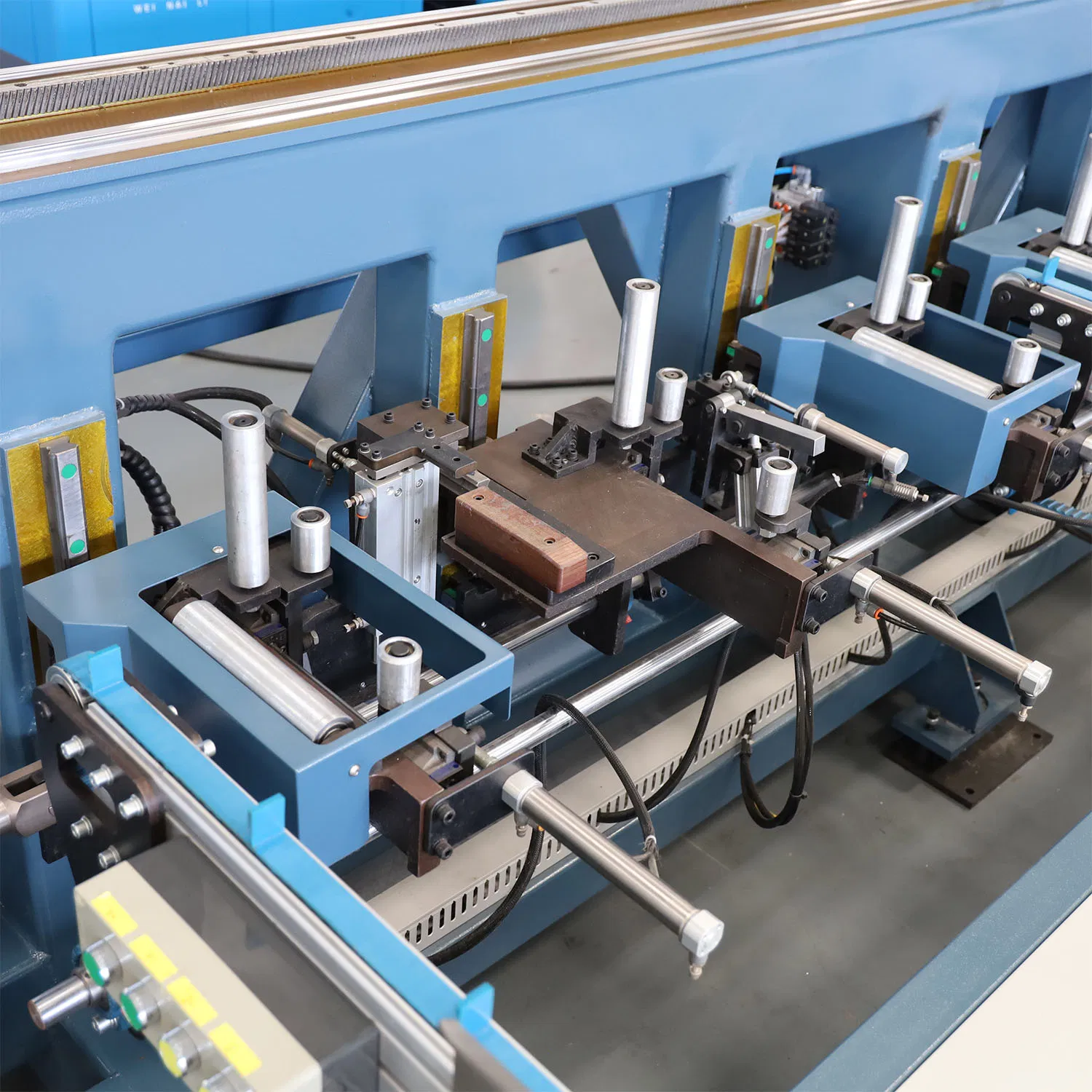 Intelligent Aluminum Window and Door Production Line with Laser Engraving and Cutting Head