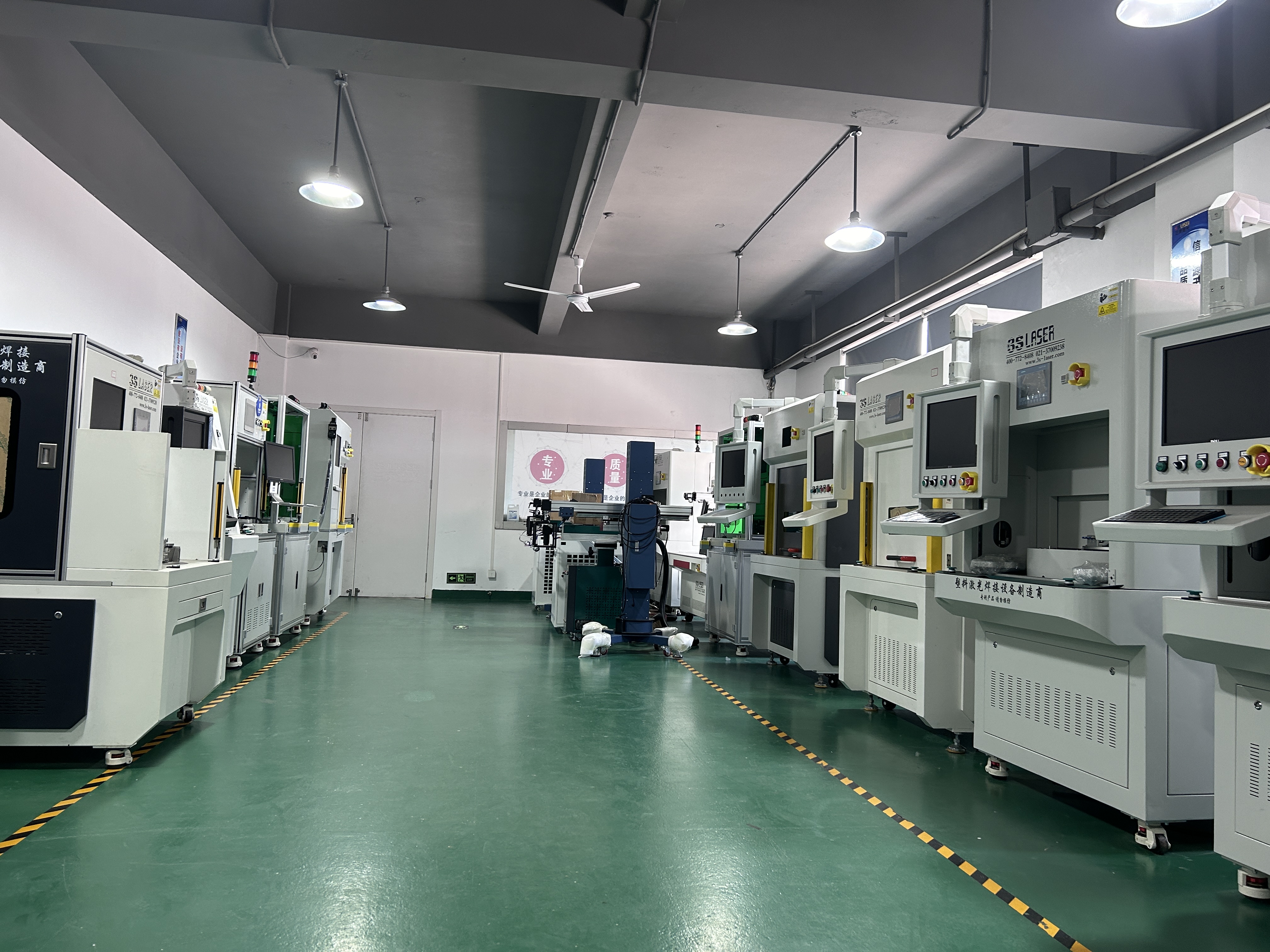 Non-standard Customized New High Precision and High Quality Automotive Mold CO2 Five-axis Water-cooled Laser Cutting Equipment