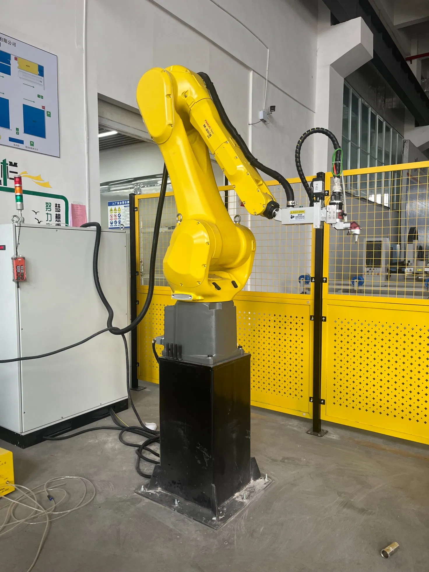 Economical Manipulator Industrial-Grade Laser Cutting Machine, Preferred for Smes' Metal Processing Equipment