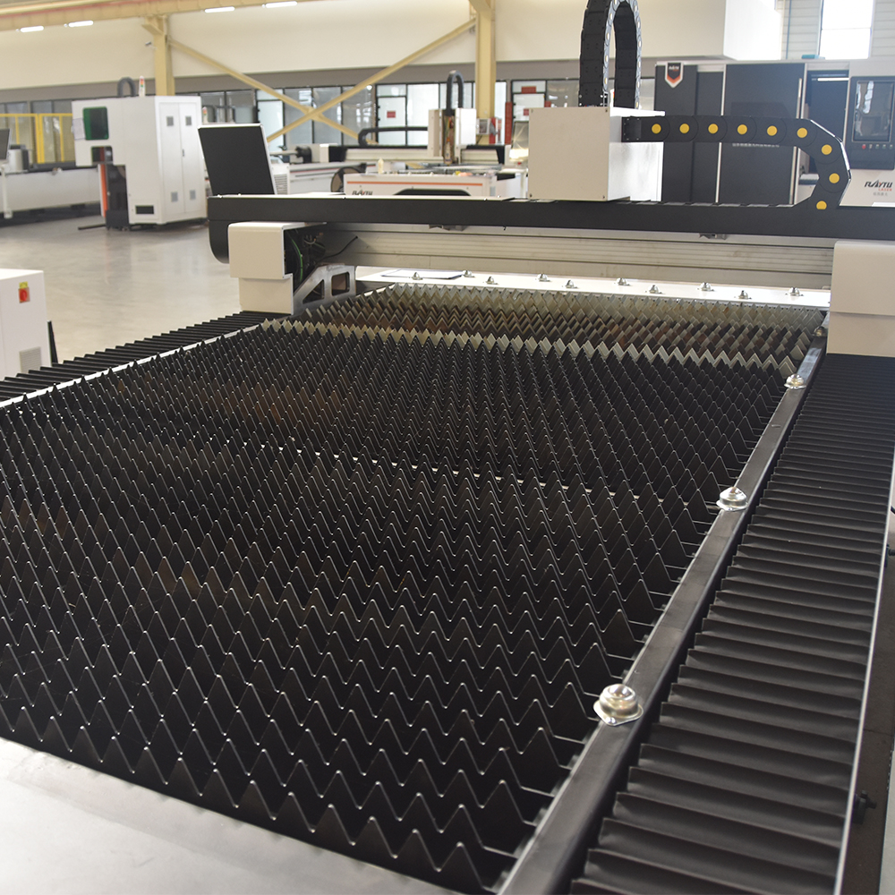 Raytu 3015H Automated CNC Laser Cutting Machine Sheet Metal Price Cypcut Control System Hiwin Guideraill AI BMP PLT