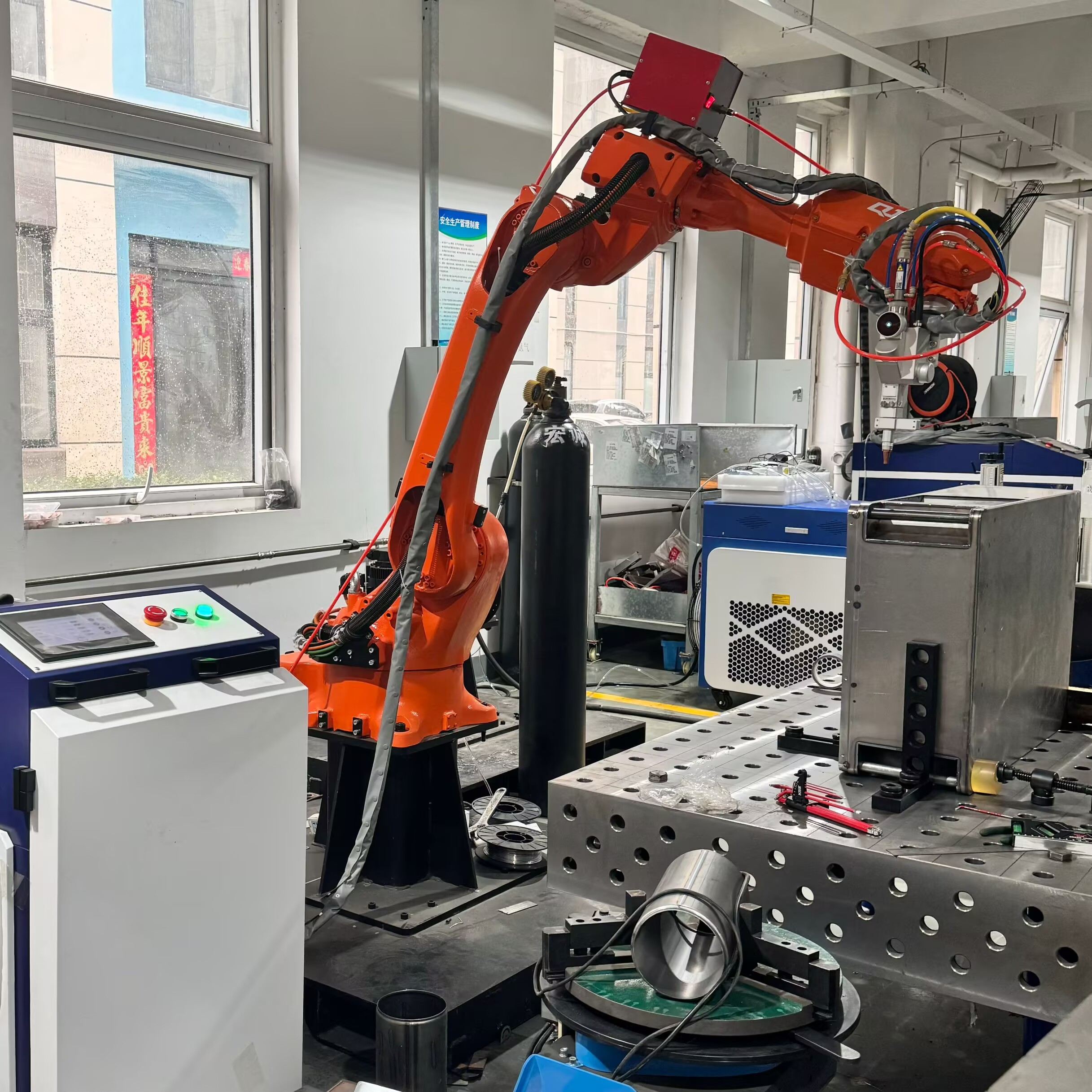 Professional 6-Axis Fiber Laser Cutter Robot 3000W 3D Space Cutting Industrial Metal Stainless Steel Aluminum Water Cooling