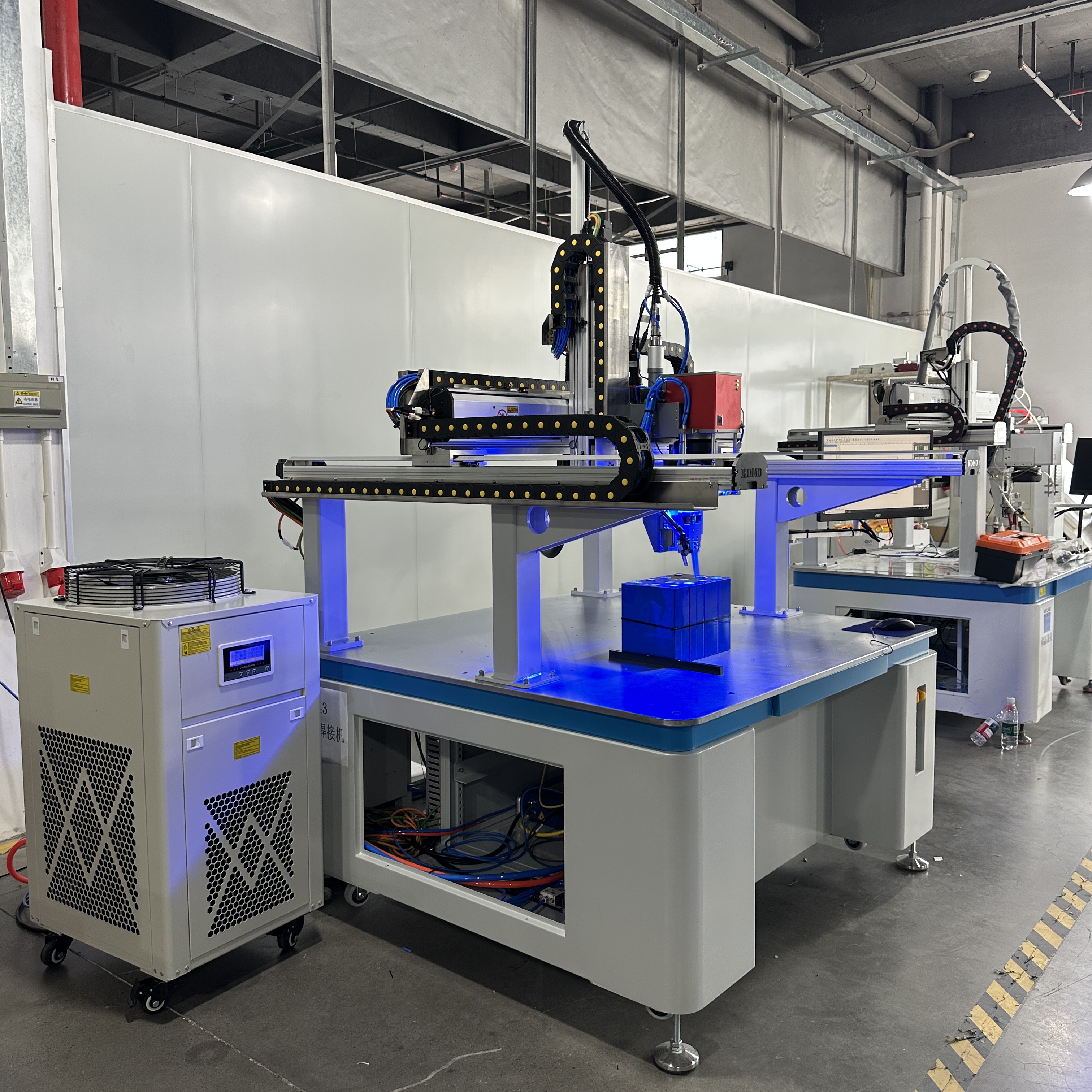 Sunlaser 3000W Robotic Multi-Axis Automatic High-Frequency High-Speed Fiber Laser Welding Machine Air/Water Cooling Battery 1