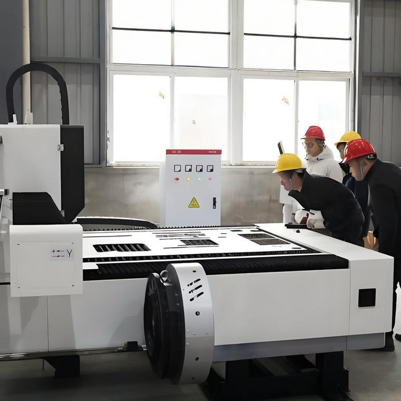 Best Selling 1.5Kw 3Kw 6Kw Fiber Laser Cutting Machines CNC Control Automatic Cypcut Brand on Sale