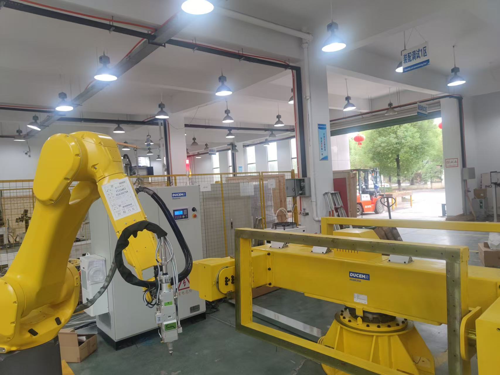 Industrial Automatic 3D Metal Tube Sheet Robot Arm Laser Cutting Machines 6 Axis Cobot Fiber Laser Cutter