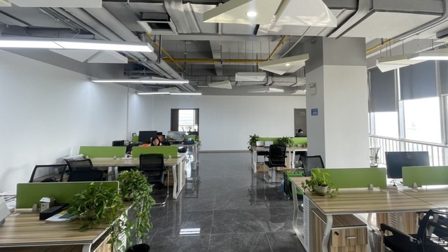 Shanghai Datum Machine manufacturing facility — fiber laser cutting production floor