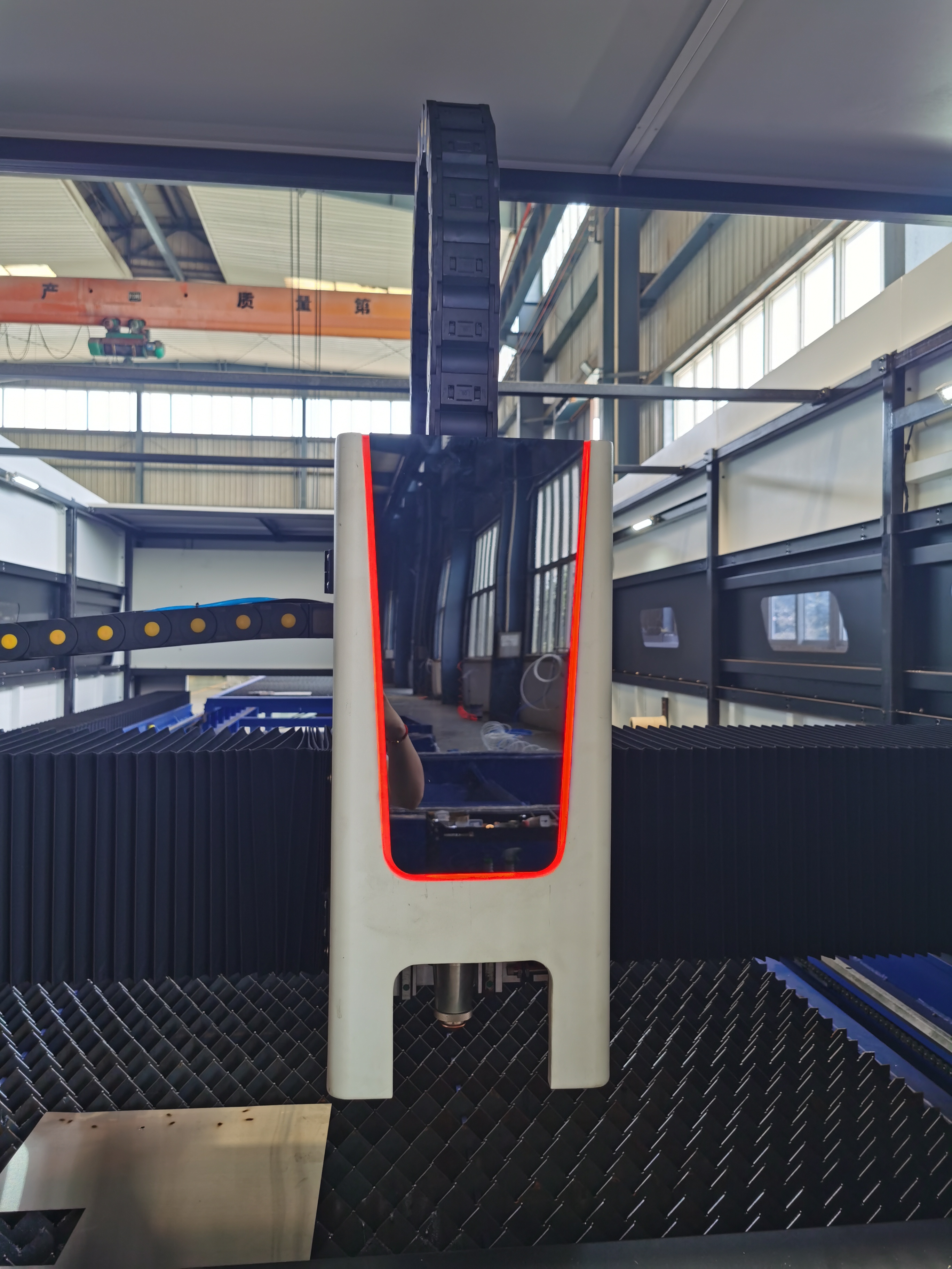 Fully Enclosed CNC Fiber Laser Cutting Machine with High Precision Hiwin &amp; Cypcut Control for Industrial Use