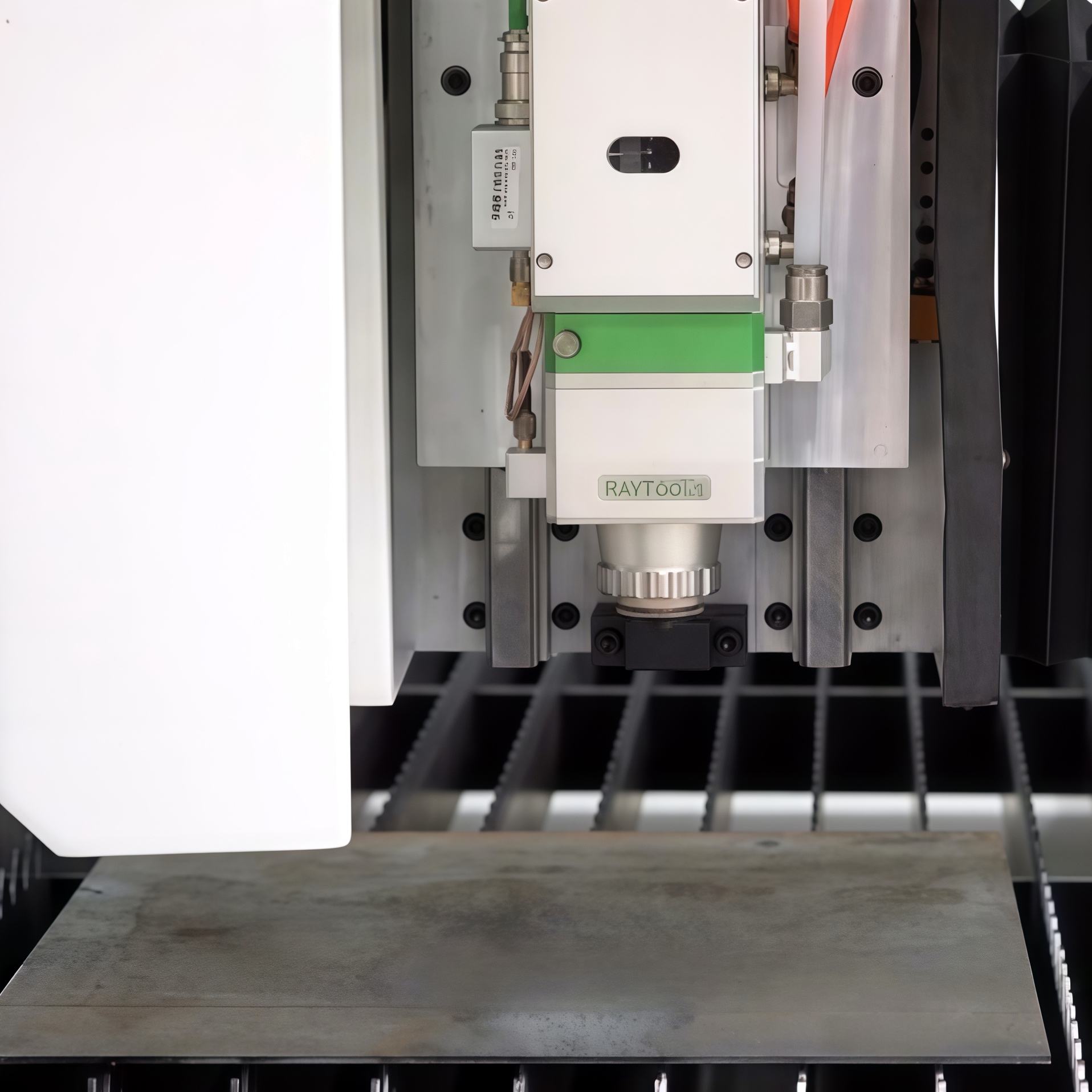 Automatic Fiber Laser Cutting Equipment - Energy Saving, Simple Operation, and Electric Loading/Unloading Worktable