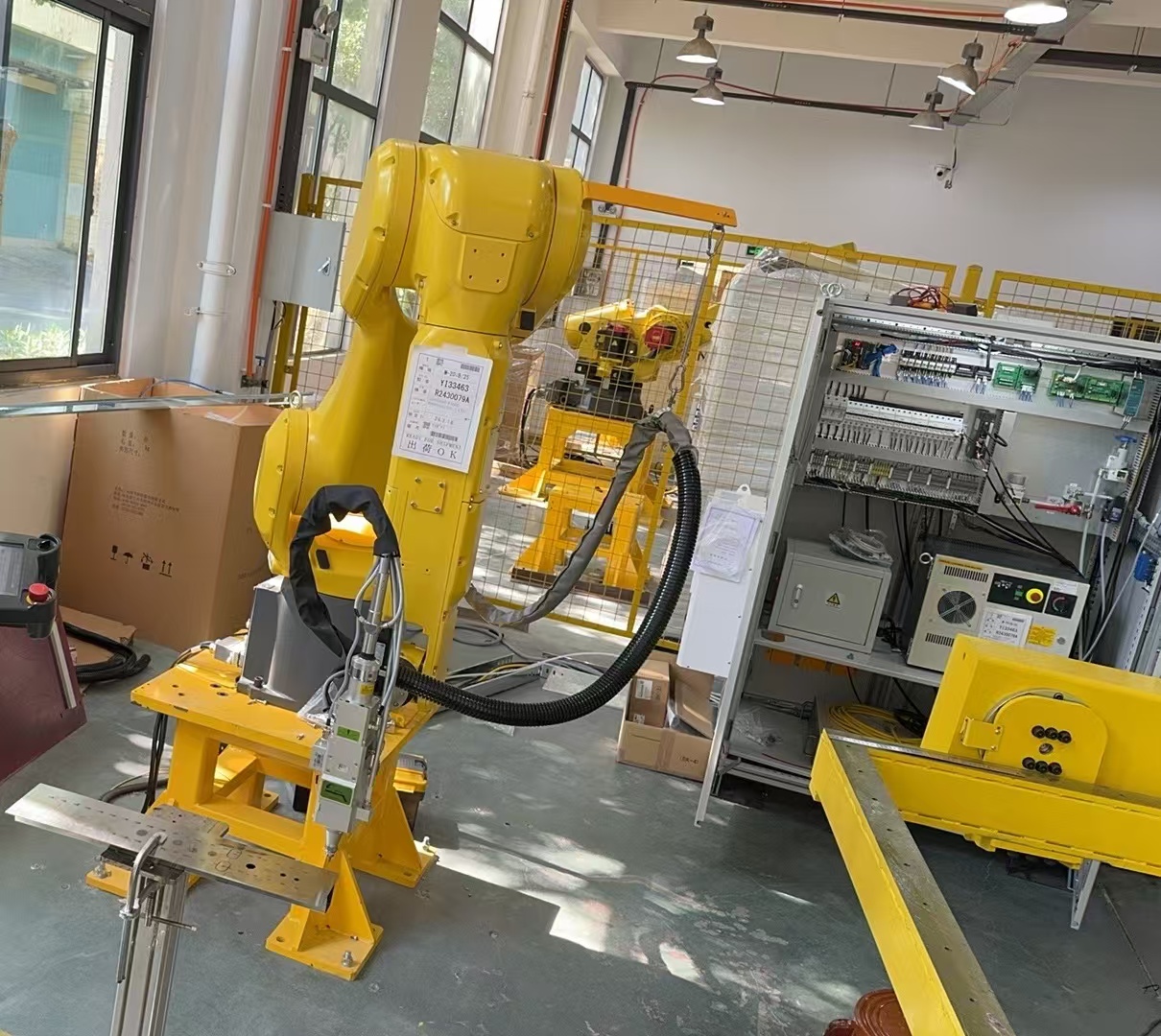 Industrial Automatic 3D Metal Tube Sheet Robot Arm Laser Cutting Machines 6 Axis Cobot Fiber Laser Cutter