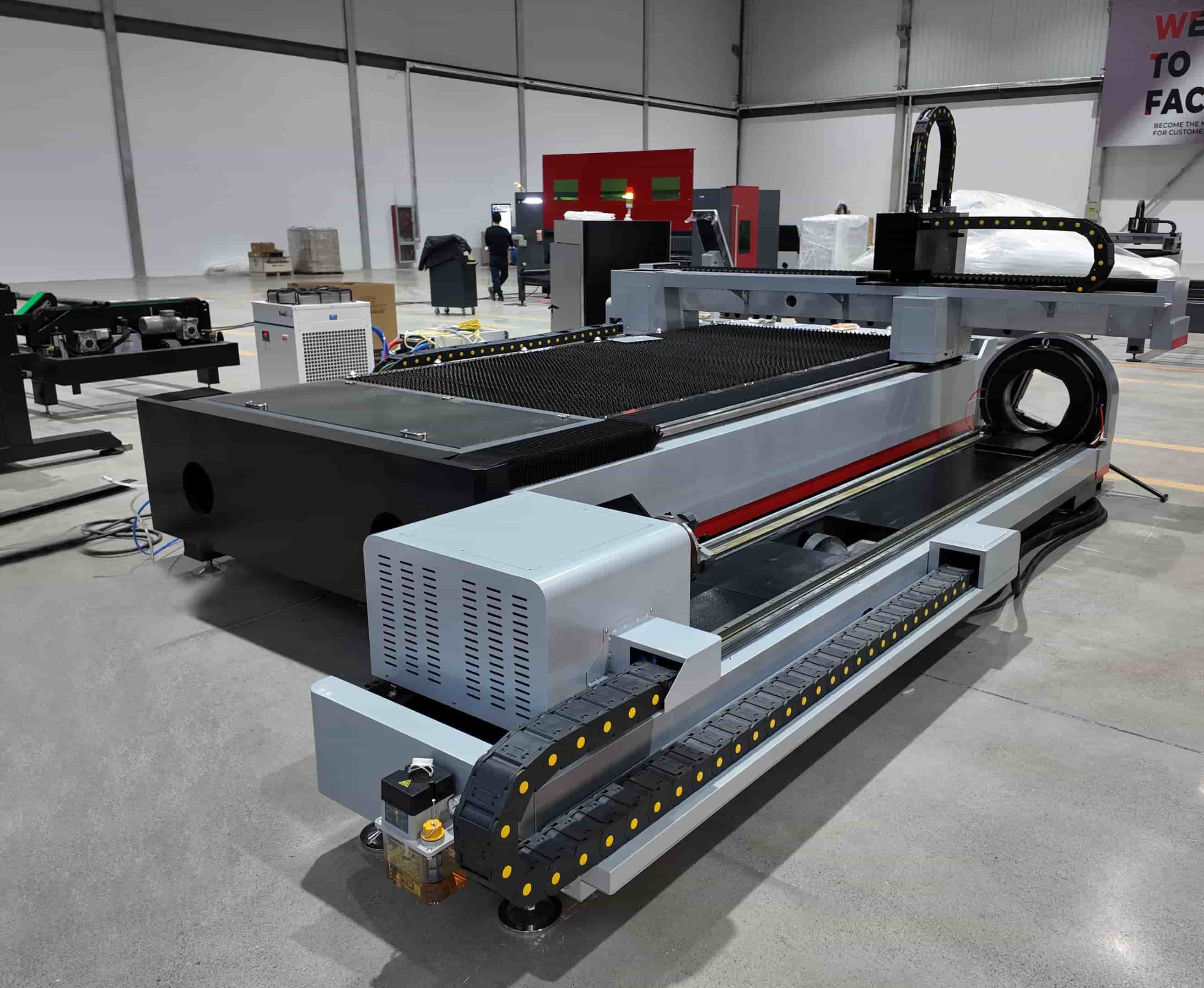 Affordable Cnc 3kw 4kw 6kw 8kw 10kw Fiber Laser Metal Pipe Tube Cutting Machine / Fiber Lazer Cutting Machine Metal