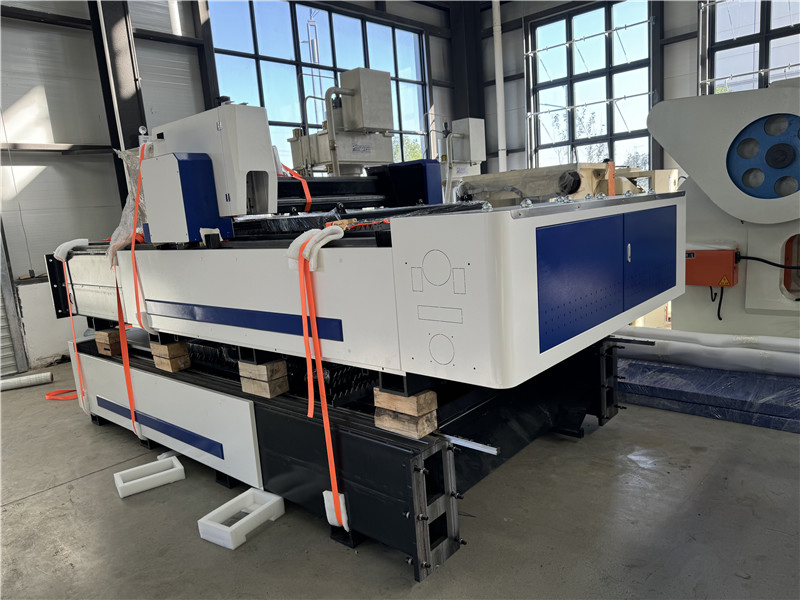 3015 Lf3015e Cheap Price Mild Stainless Steel Iron Aluminum Copper CNC Sheet Metal Tube Pipe Automatic Electric Fiber Laser Cutting
