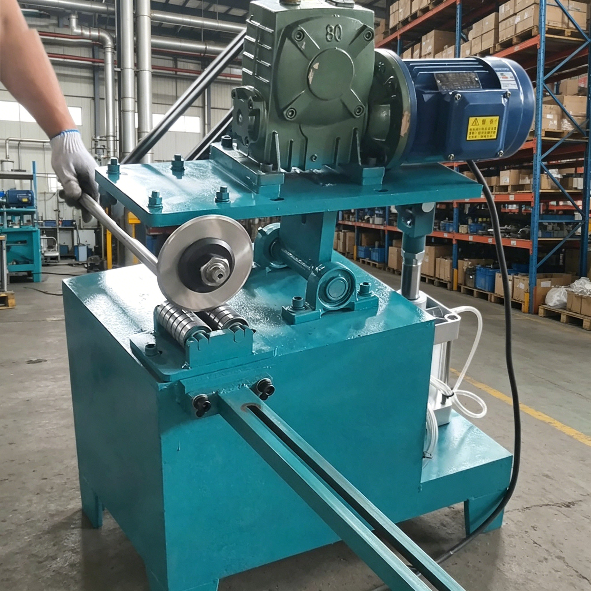 High Precision CNC Pipe Cutting Machine Automatic Plasma Laser Tube Cutter for Round Square Metal Pipe Cutting