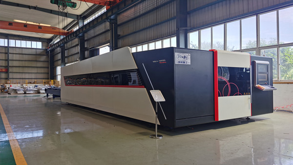 Fully Enclosed CNC Fiber Laser Cutting Machine with High Precision Hiwin &amp; Cypcut Control for Industrial Use
